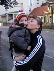 Yvi mit einem ihrer Neffen